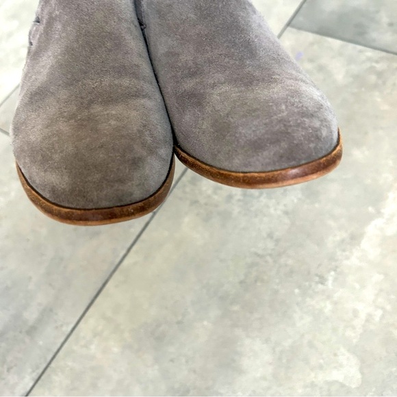 Vince Camuto Peera Gray Suede Cut Out Bootie 6.5M - Picture 8 of 11
